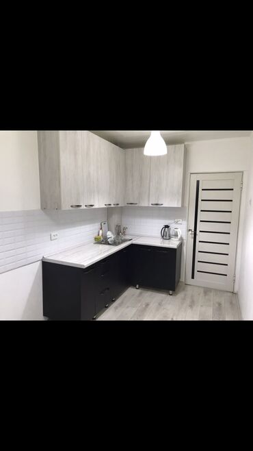 срочная продажа квартир в бишкеке без посредников: 2 бөлмө, 50 кв. м, 105-серия, 3 кабат, Евроремонт