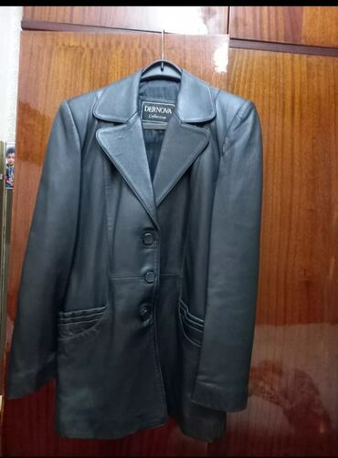 Куртки: Женская куртка M (EU 38), цвет - Черный