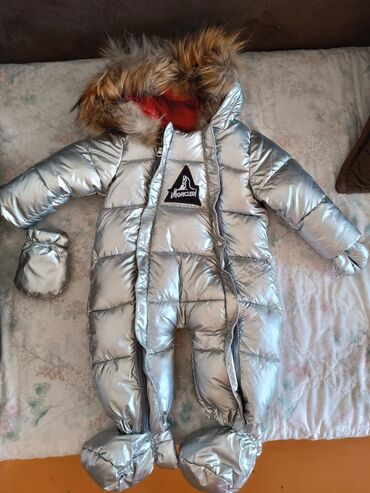 детский костюм тёплый на зиму: Продаю б/у детский зимний очень тёплый комбинезон Moncler на 9