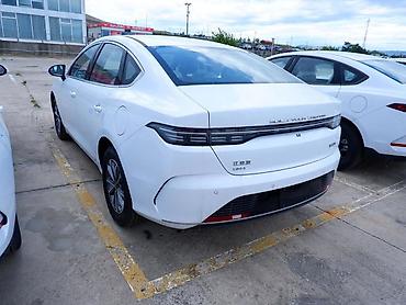 eylec: BYD Qin Plus: 1.6 l | 2025 il 10 km Sedan — 4