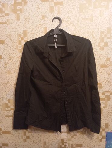 сунот кийимдер: Первая рубашка новая, размер- 42, 250. Вторая блузка размер- 44, 50