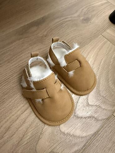 Başqa uşaq ayaqqabıları: NEXT baby körpə ayaqqabıları. Her biri 15 azn — 5