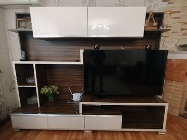 tumba satilir: İşlənmiş, Düz TV altlığı, Polkalı, Laminat