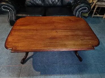 Stilski klub stolovi: Prelep stocic u odlicnom stanju. Duzina. 130cm Sirina. 88cm Visina na lalafo.rs — 10 Stilski klub stolovi: Prelep stocic u odlicnom stanju. Duzina. 130cm Sirina. 88cm Visina — 10