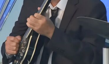 otelde iş: Saz və Gitara İfaçısı Axtaranlar Üçün Peşəkar saz və gitara