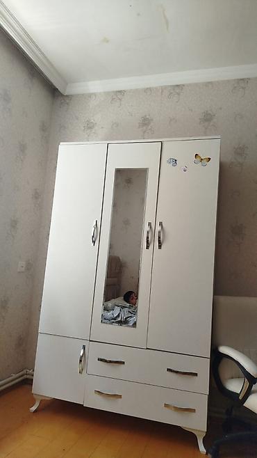 Digər mebel: Dolab heçbir problemi yoxdur.Ölculeri 120*200.Qiymeti 130 azn.Unvan — 1