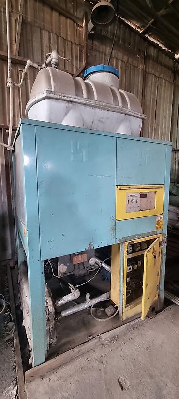 Sənaye su soyuducu (chiller) qurğusu Qelib soyutma. Tam işlek