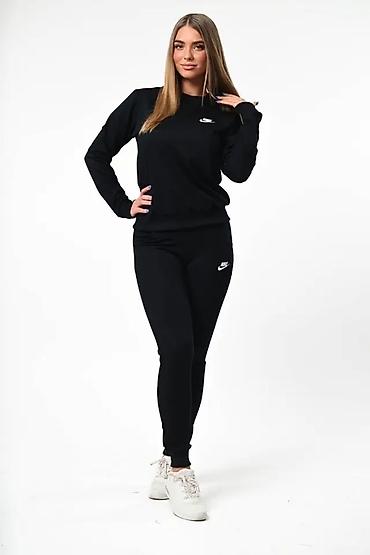 ring: Ženski Nike komplet trenerke – gornji deo i donji deo u crnoj boji - — 2