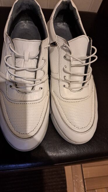 Кроссовки и спортивная обувь: Кроссовки, 40 размер, натуральная кожа, б/у в отличном состоянии