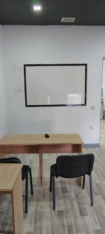 Ofislər: Elmlər metrosunun yaxınlığında yerləşən 160 kv.m sahəsi olan 6 otaqlı — 10