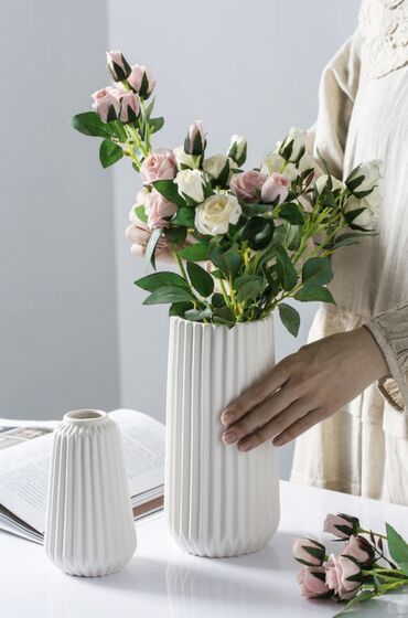 большая ваза: Керамическая ваза -МАТОВАЯ 
25 см *11 см
