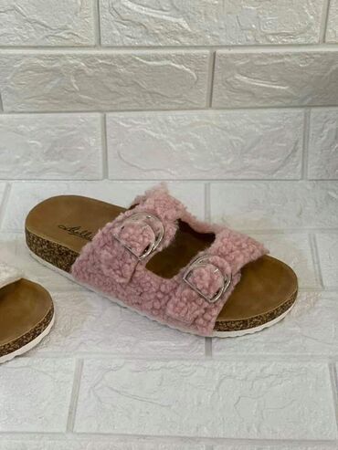 Papuče: 36-40
1500din — 7