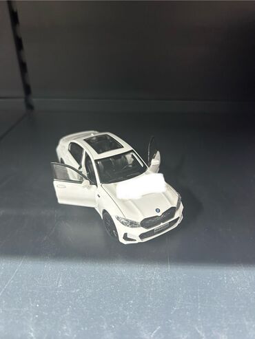 Avtomobil modelləri: Miqyaslı model avtomobil – BMW M3 sedan, ağ rəngdə - Korpus: detallı — 5