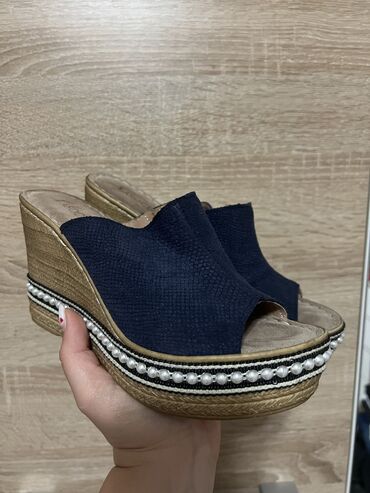 zenske sandale sa platformom: Fashion slippers, Lasocki, 35