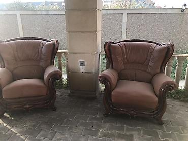 Klassik üslubda dəri mebel dəsti - Tərkibi: 3 nəfərlik divan + 2 ədəd