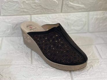 Papuče: 36-40
1500din — 3