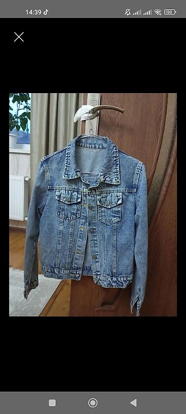 Pencəklər: Klassik cins gödəkçə - Material: 100% denim (mavi/acid-wash effekti) — 1