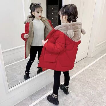 Продается новая куртка на девочку, красного цвета. Точно как на фото