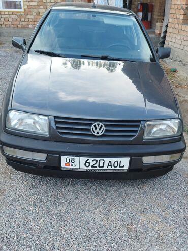 Volkswagen: Volkswagen Vento: 1994 г., 1.6 л, Механика, Бензин, Седан