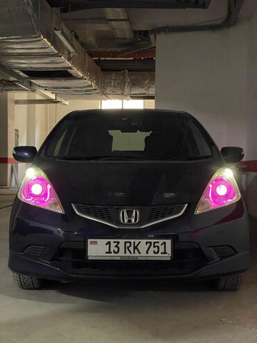 хочу купить машину в рассрочку: Honda Fit: 2010 г., 1.5 л, Вариатор, Бензин, Хэтчбэк