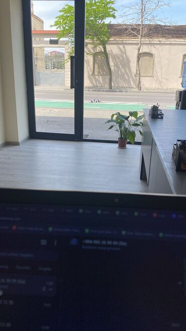 Ofis-menecerlər, katiblər: Ofis menecer, katib tələb olunur, Tam iş günü, 18-29 yaş, 1-2 illik təcrübə