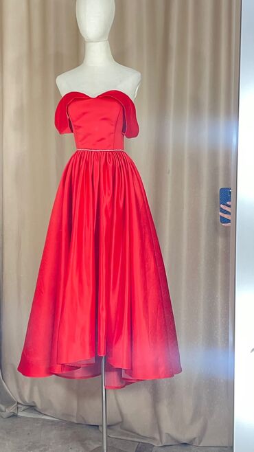 вечернее платье в пол красного цвета: Вечернее платье, Длинная модель, Атлас, Без рукавов, Корсет