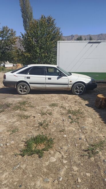 мазда трибуте: Mazda 626: 1988 г., 2 л, Механика, Бензин, Хэтчбэк