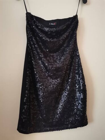 crna šljokičasta haljina: Šljokičasta mini top haljina S
Napred šljokice pozadi mat materijal