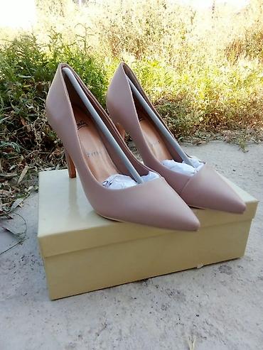 мед форма женская: Туфли, 36, Christian Louboutin, Новый, цвет - Бежевый, Самовывоз — 2