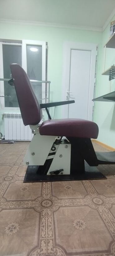 Salon, tibbi kreslolar: Bərbər kreslosu Diş kreslosu olub ancaq bərbər kreslosu kimi