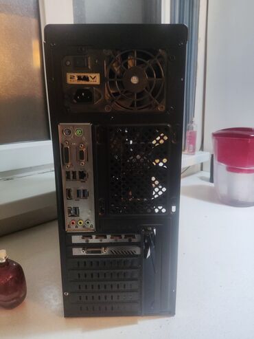 Masaüstü kompüterlər və iş stansiyaları: - Ana plata: B250M PRO-VDH DDR4 - Prosessor: Intel Core i5-7500 3.4GHZ — 7