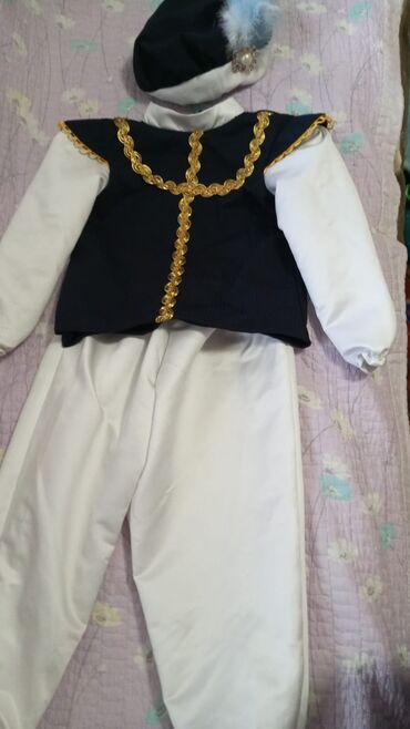 Карнавальные костюмы: Детские костюмы мушкетёра/придворного принца (2 варианта) А также — 3