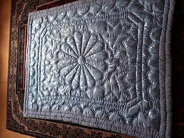 Yorğanlar, adyallar: Satılır: əl işli yun döşək/yorğan - Material: parlaq atlas tipli — 1