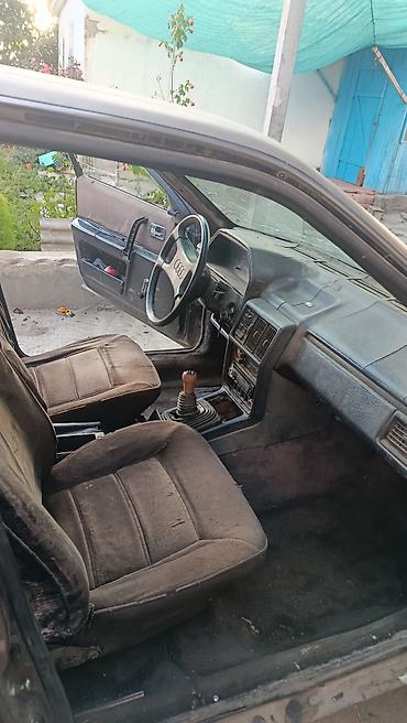 мерс 200 с: Audi 100: 1989 г., Седан — 6