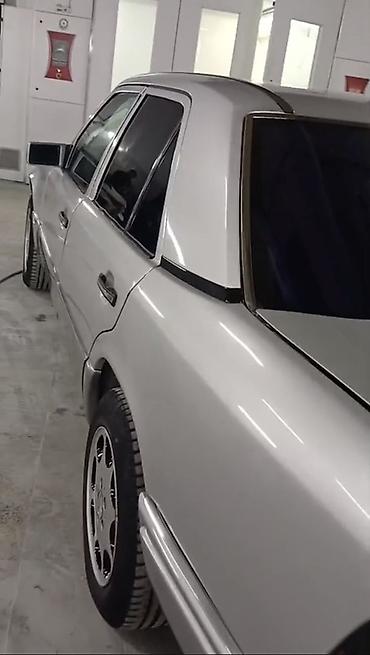 mercedes sedan: Mercedes-Benz W124: 2.5 l | 1994 il Sedan — 2