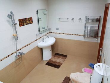 Uzunmüddətli kirayə mənzillər: Mənzil kirayə verilir. 4 otaq, 18.16 mərtəbə, 192 kv. M.Mirqasımov — 12