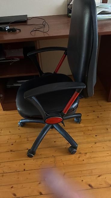 Ofis mebeli: - Ofis kreslosu: Təkərləri olan fırlanan model. Yumşaq oturacaq və bel — 2