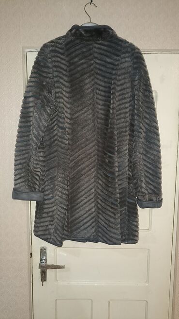 Paltolar: Qadın üçün qışlıq palto-dublyonka. İstanbuldan 600& alınıb. iki — 10