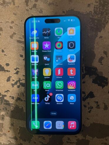 pitminutka ustası: IPhone 15 Pro Max, Gümüşü, Qırıq