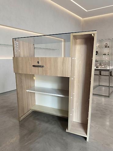 Оборудование для магазинов: Satış üçün vitrin dəsti – mağaza/servis nöqtələri üçün Komplekt: - — 3