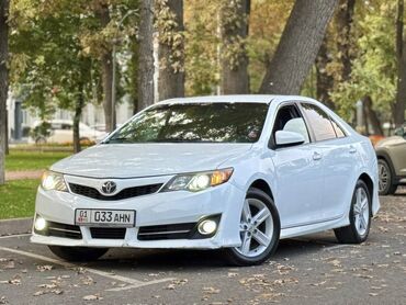 купить маленькую машину недорого: Toyota Camry: 2014 г., 2.5 л, Автомат, Бензин, Седан