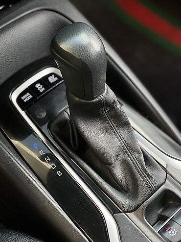 8: Toyota Corolla: 2020 г., 1.8 л, Вариатор, Гибрид, Седан — 2