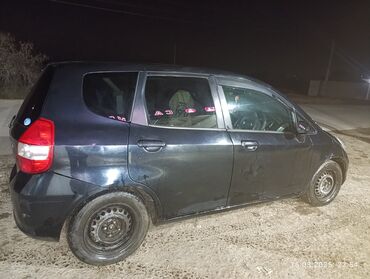 Honda: Honda Fit: 2004 г., 1.3 л, Вариатор, Бензин, Седан