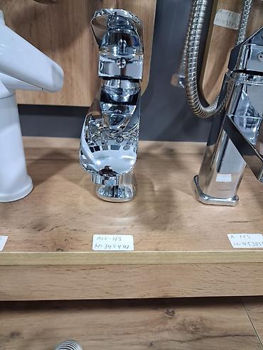 Çanaq üçün kranlar: Parlaq xrom örtüklü lavabo qarışdırıcısı - Tip: Təkqollu (monomiks) — 1