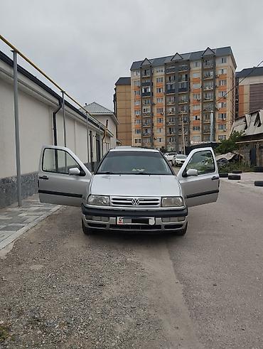 фама: Volkswagen Vento: 1995 г., 1.8 л, Механика, Бензин, Седан — 1