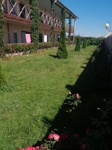 Отели и хостелы: Продаю гостевой дом 2-х этажный 450кв.м в Чон-Сары-Ой(15 минут на авто — 7