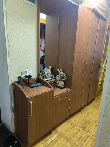 мебель горка: İşlənmiş, Açılan, 3 qapılı Düz dolab, Dəhliz dolabı, Azərbaycan