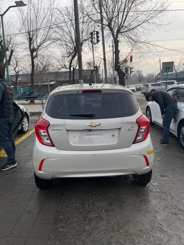 Chevrolet: Chevrolet Spark: 2017 г., 1 л, Автомат, Бензин, Хэтчбэк — 3