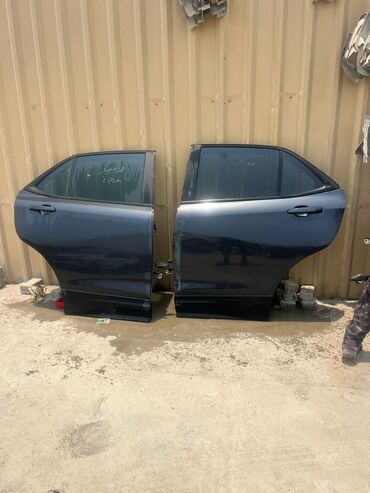 Avtomobil qapıları: Mavi rəngdə olan avtomobilin sol arxa qapısı satılır. Qapı şüşəsi və — 17