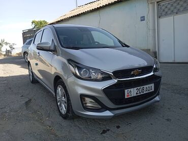 бычок матор: Chevrolet Spark – это компактный хэтчбек серебристого цвета, идеальный